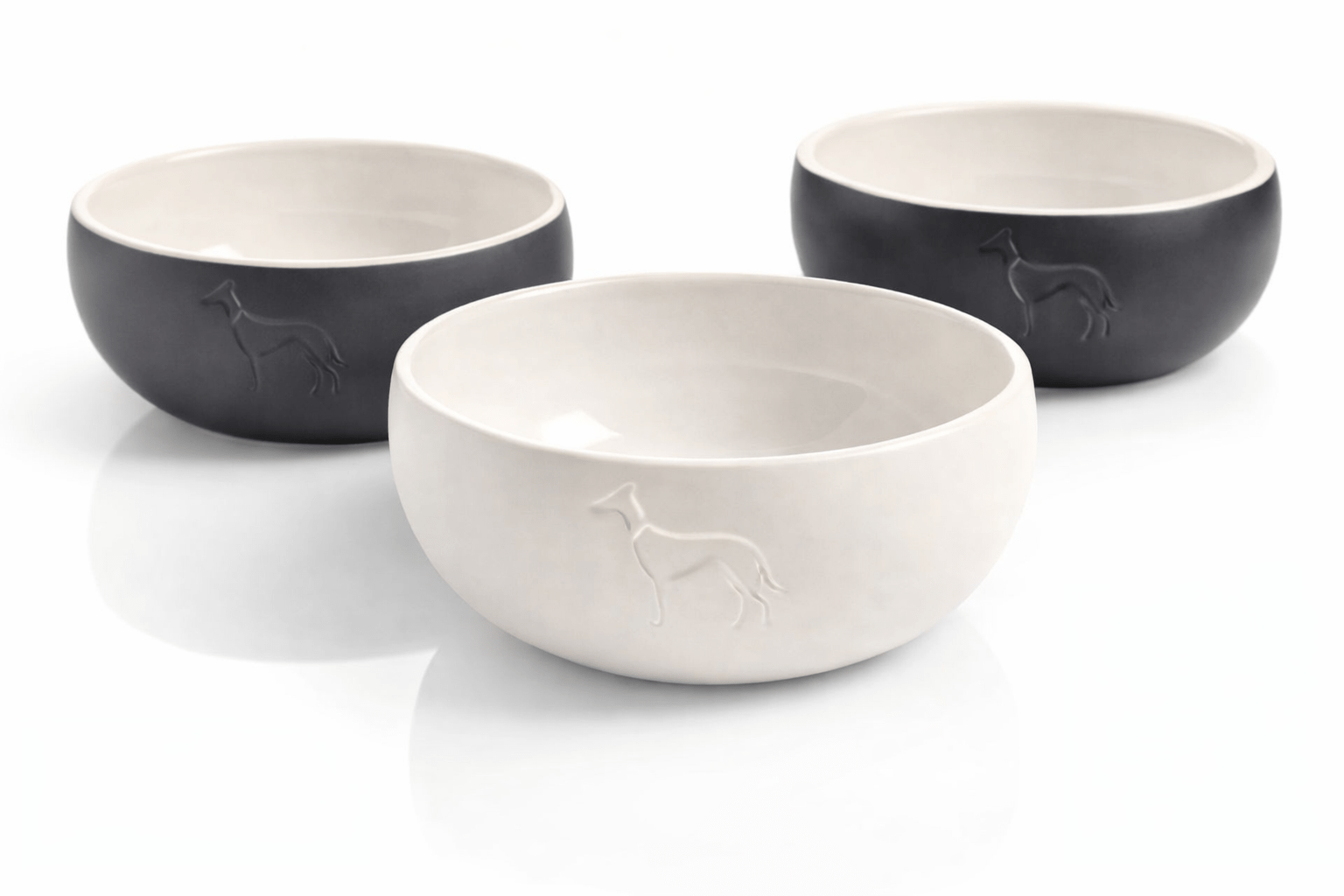 Hunter Napf (Keramik)<br />
Schlicht, stabil, ordentlich verarbeitet – und steht einfach da, ohne rumzurutschen oder zu klappern. Genau so muss ein Napf sein. Nutze ich gern, weil’s unkompliziert ist und lange hält.